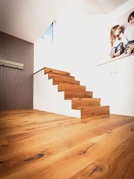 Maßgefertigte Treppenverkleidungen und Treppenschränke