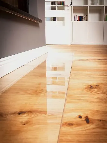 Innovative flächenbündige Glasplatten für Kamine