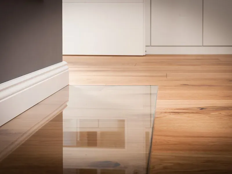 Innovative flächenbündige Glasplatten für Kamine